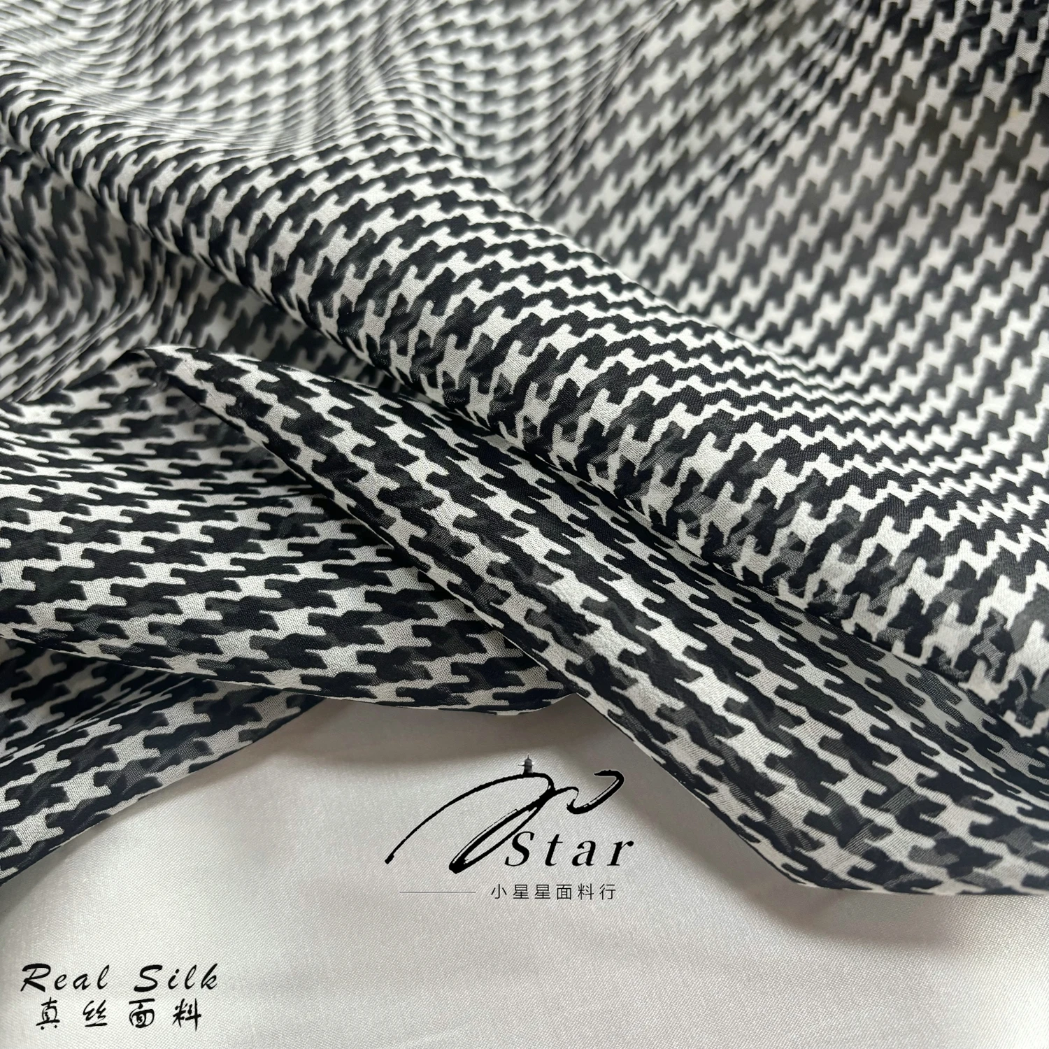 

Black and White Houndstooth Slightly Transparent Soft Pure Silk Fabric Satin Fabric Spring and Summer