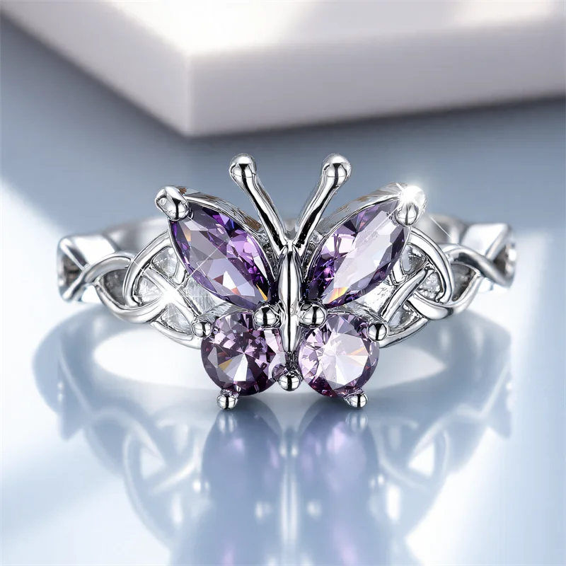 Niedlicher weiblicher lila Zirkon Stein niedlicher Schmetterlingsring Silber Farbe Kreuz Verlobungsanhänger Hochzeitsschmuck für Frauen