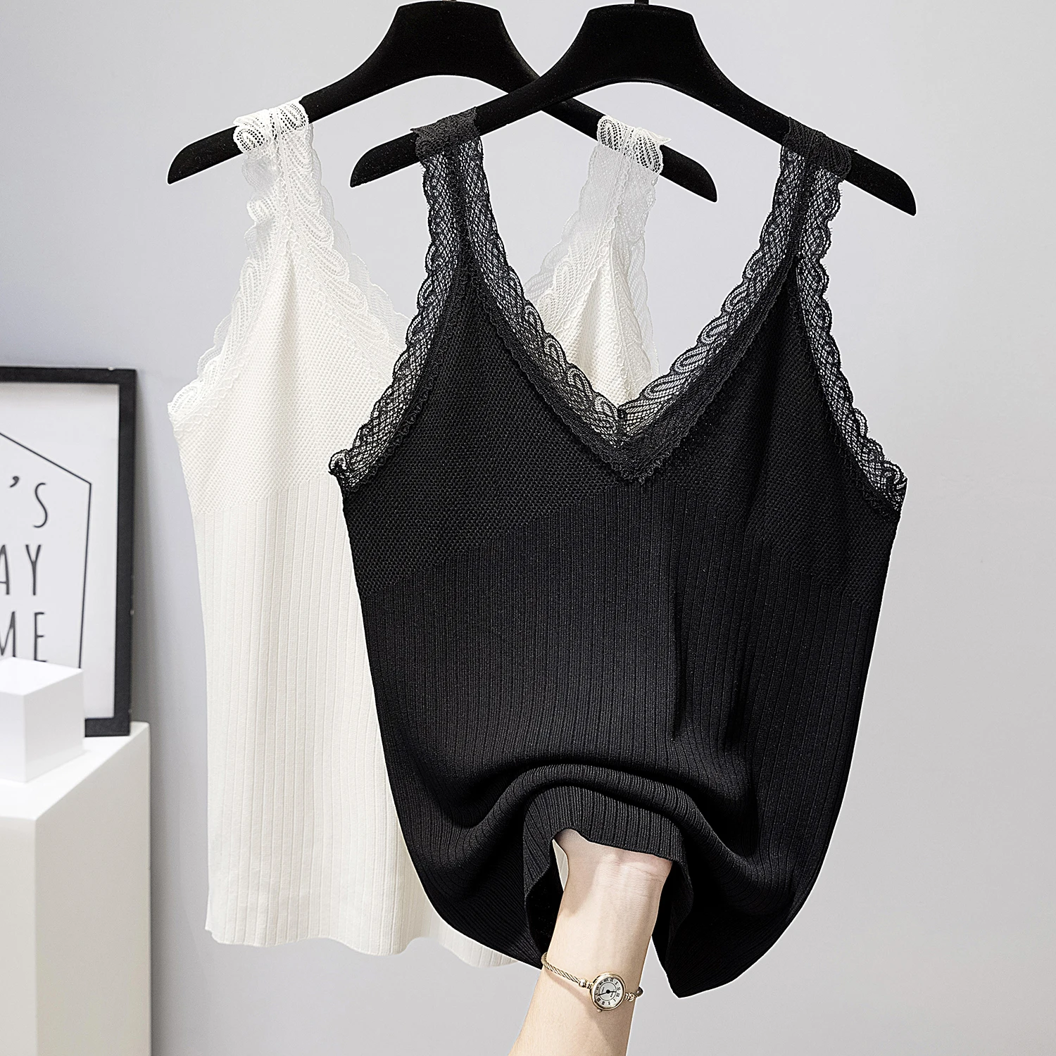 

Women's V-neck pit pattern lace wide shoulder vest suspender women's sleeveless top bottoming shirt