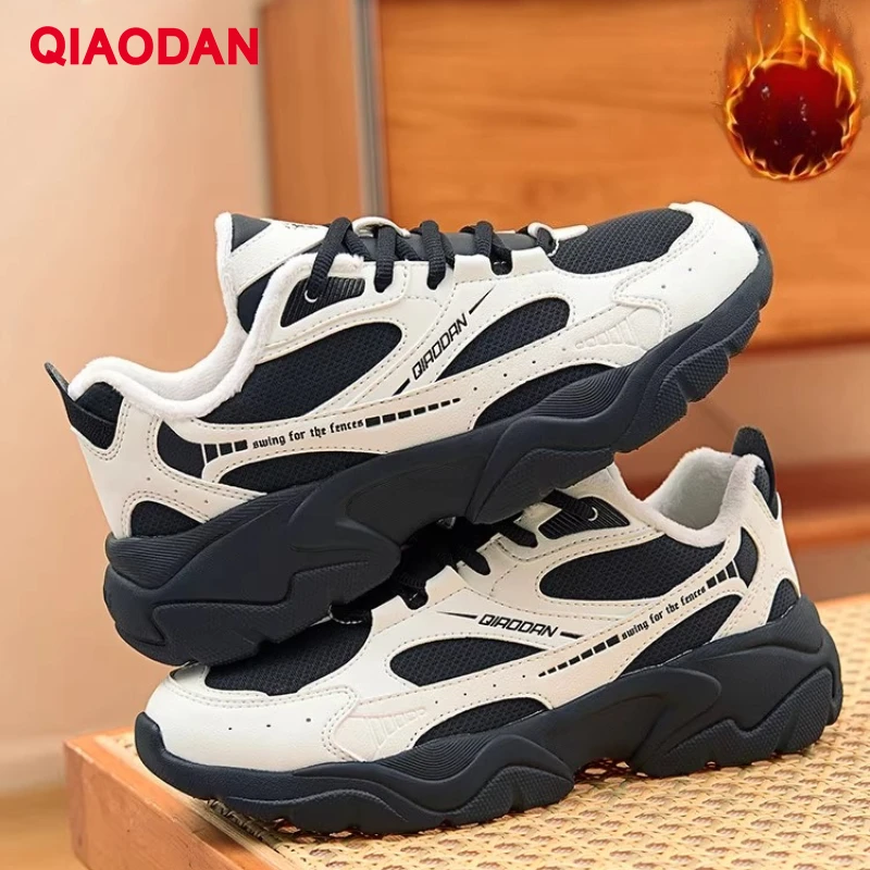 

QIAODAN Woman Walking Shoes 2025 Low-top Fleece-lined Commute Cotton Shoes Warm Leather Splice Lace-up Sneakers QXL042244004B