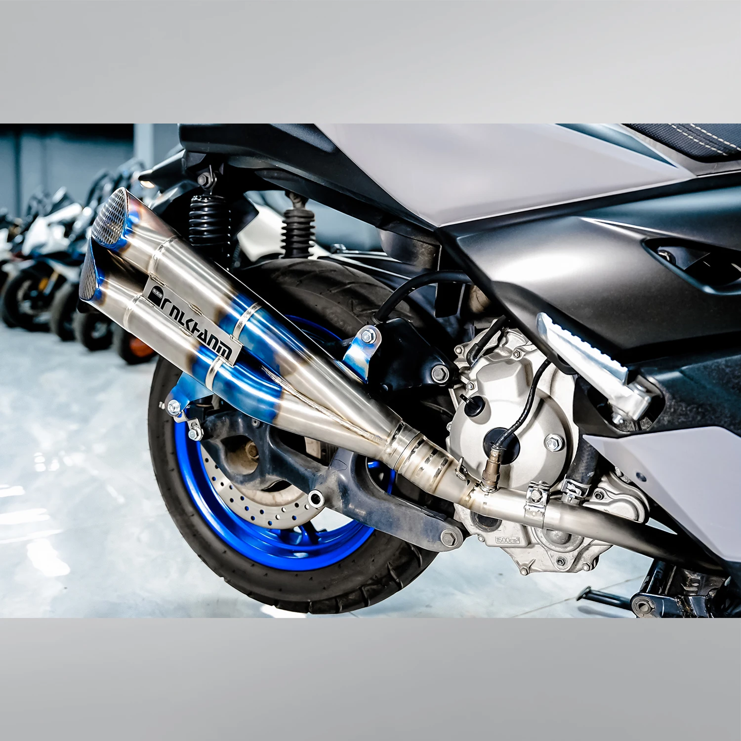 

Для мотоцикла XMAX300 2023-2024: Полная выхлопная система, глушитель, передняя соединительная труба, средняя труба, задняя часть, Slip-On, оригинал