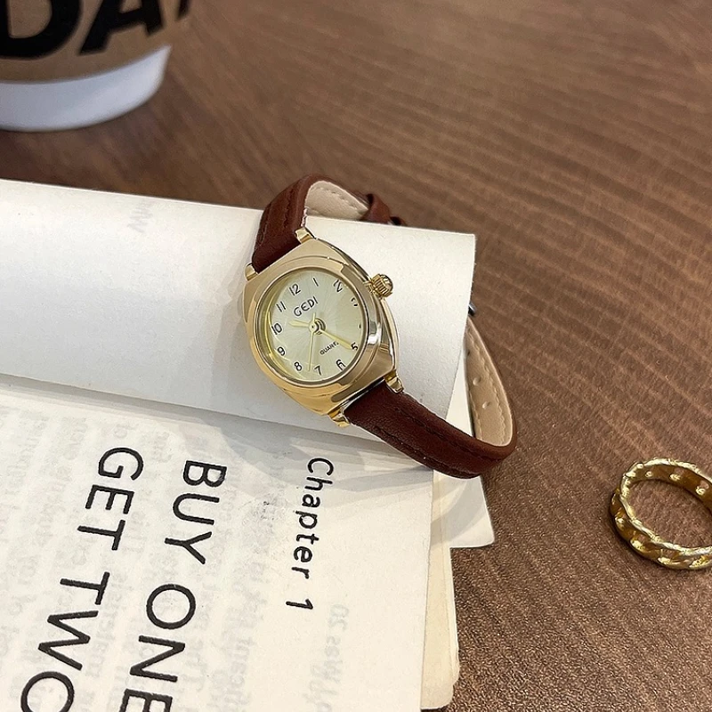 Classic Trend Ladies Watch Fashion Light Luxury Niche Small Exquisite Retro Student 2025 New Quartz Watch Birthday Gift