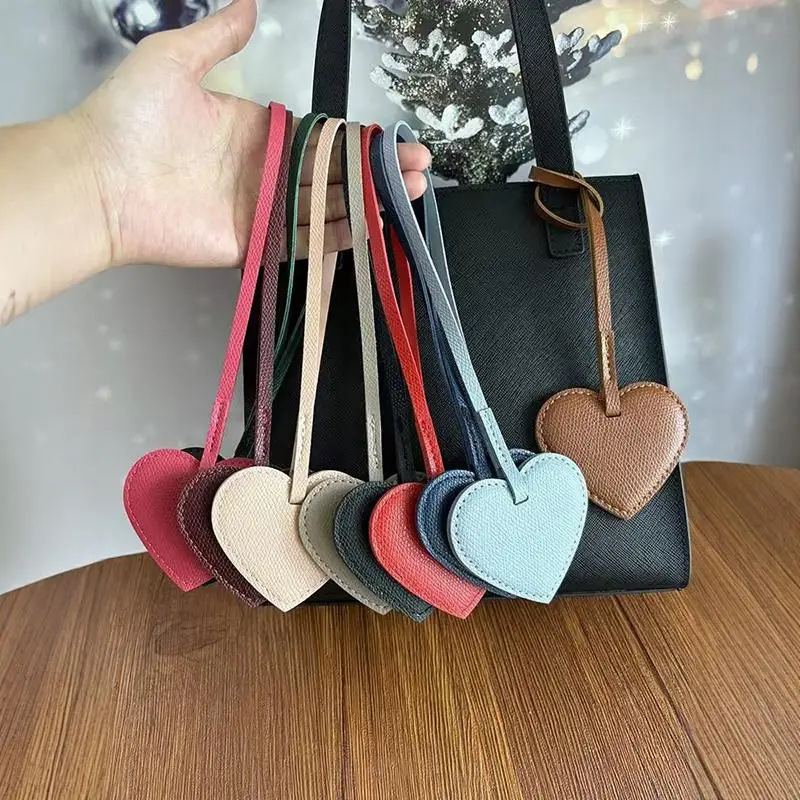 Europäischer und amerikanischer beliebter Pfirsichherz-Schlüsselanhänger, herzförmiger frischer Stil, Taschenanhänger für Damen, Leder-Taschenzubehör. – Detail 6