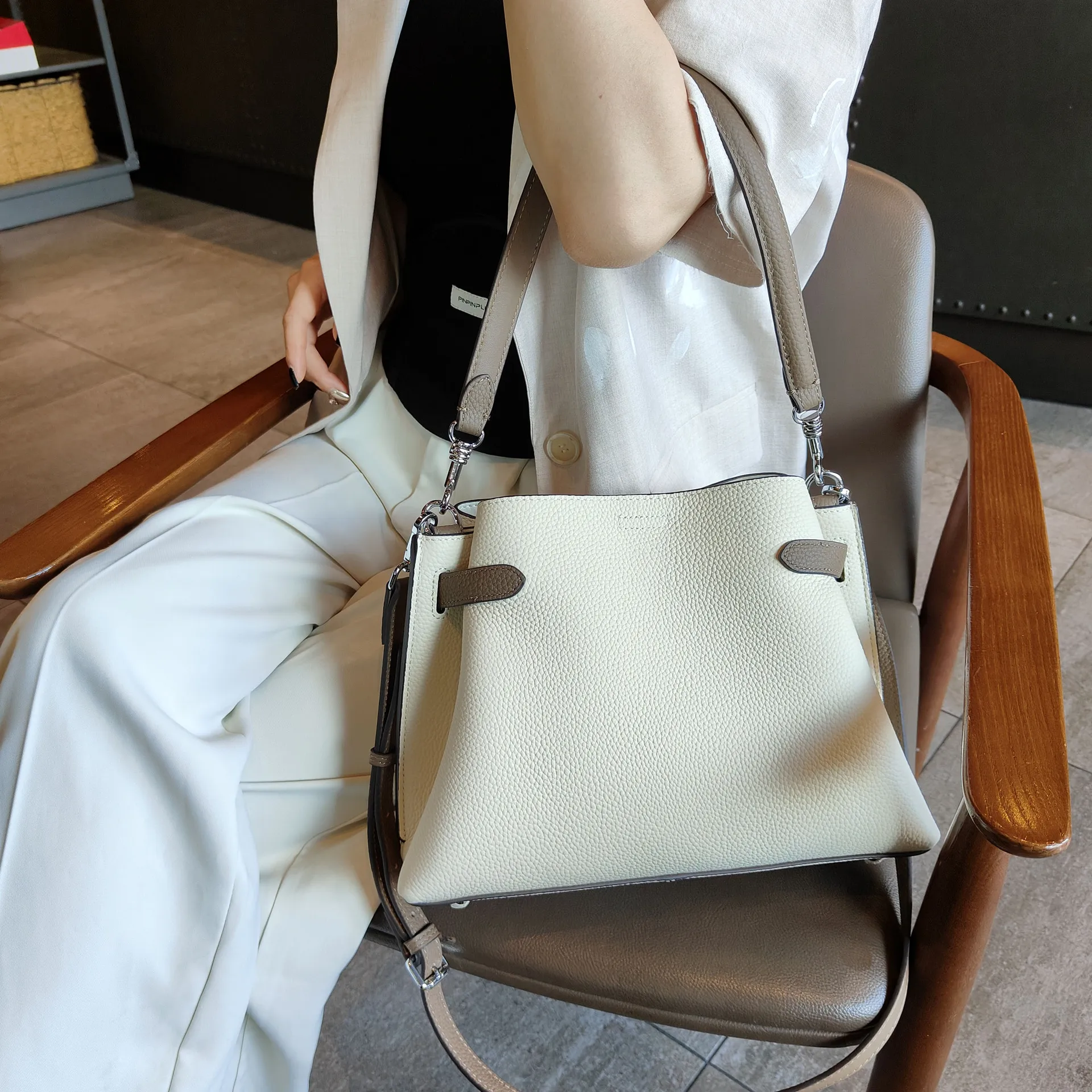 Luxury Brand 2024 Armpit Shoulder Bag Women's  Crossbody Bag Top Layer Cowhide Color Contrast Tote Bag