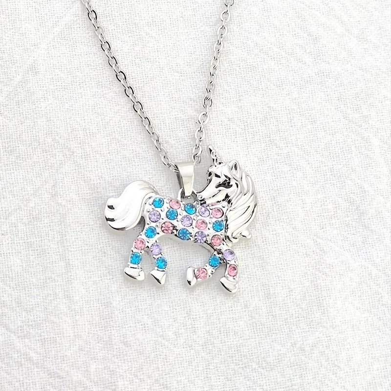 لطيف قوس قزح الحصان قلادة ملونة كريستال يونيكورن قلادة القلائد للنساء الفتيات الفتيان هدايا عيد الميلاد