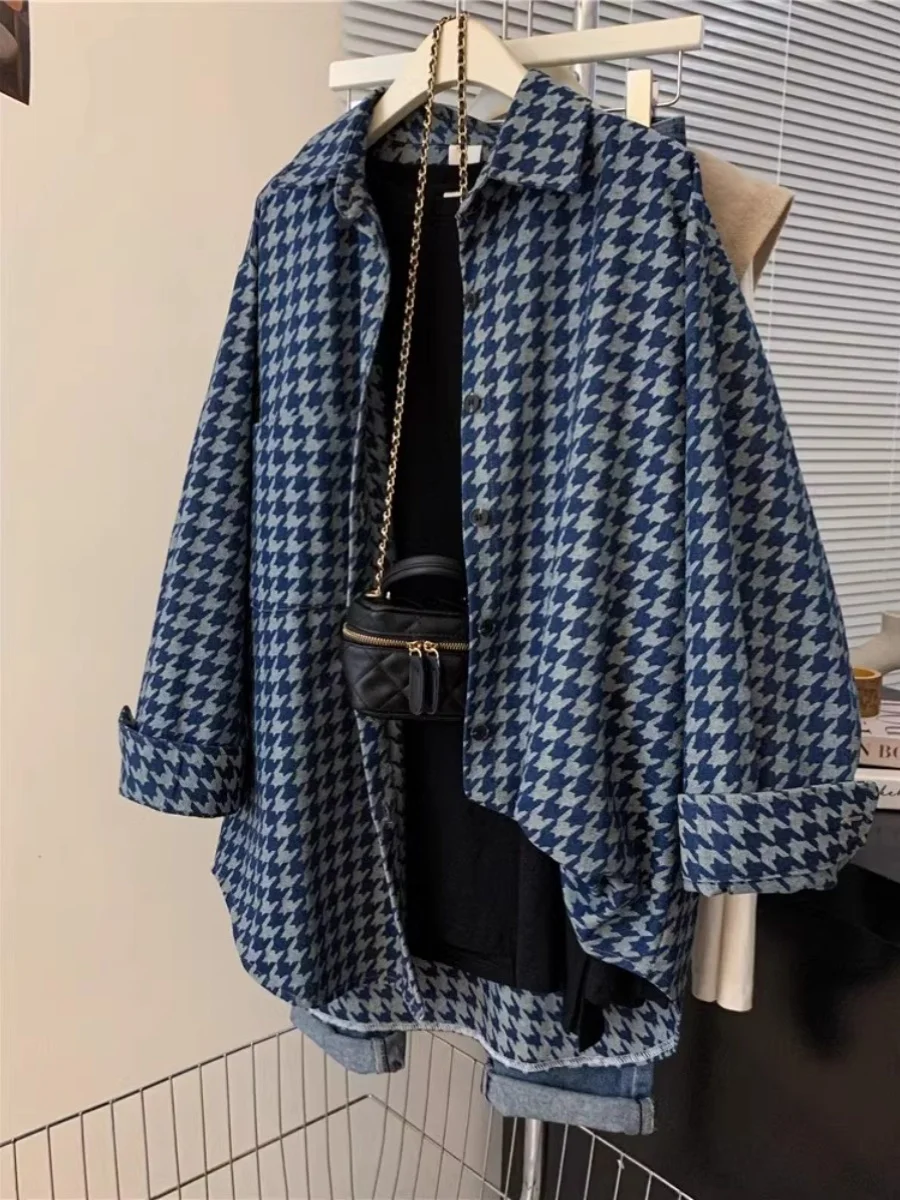 

Мужская джинсовая куртка большого размера (300 Pou) в клетку, с длинными рукавами, свободного кроя, для многослойных образов, осенний сезон, дышащая, стандартный крой.