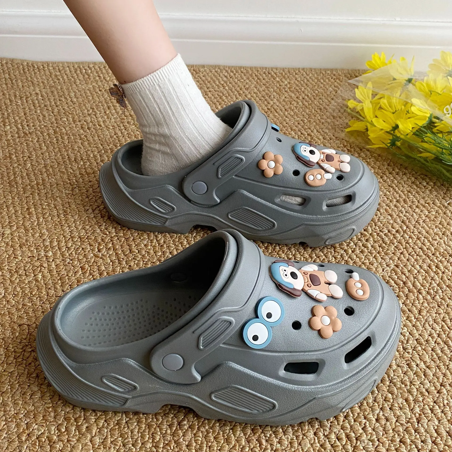 Summer outer wear cute thick-soled non-slip cartoon couple comfortable clogs Versatile Closed-Toe Sandals Slippers for Women