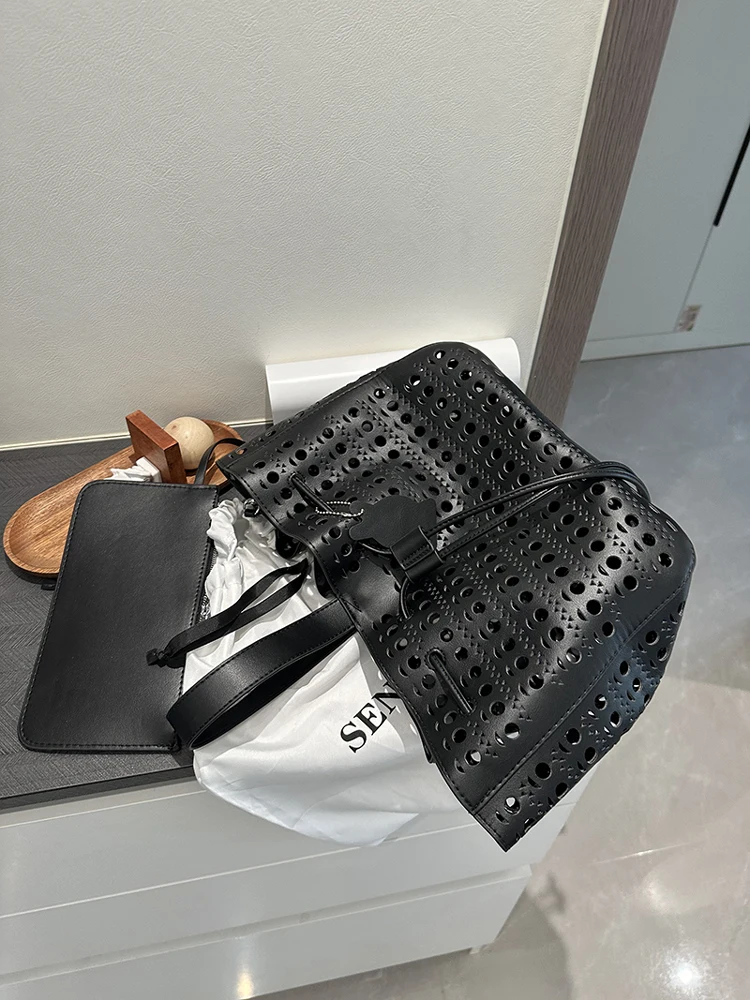 مصمم العلامة التجارية الجديدة أزياء الجوف نحت زهرة الكتف عبر الجسم حمل الحقائب للنساء الساخن بيع