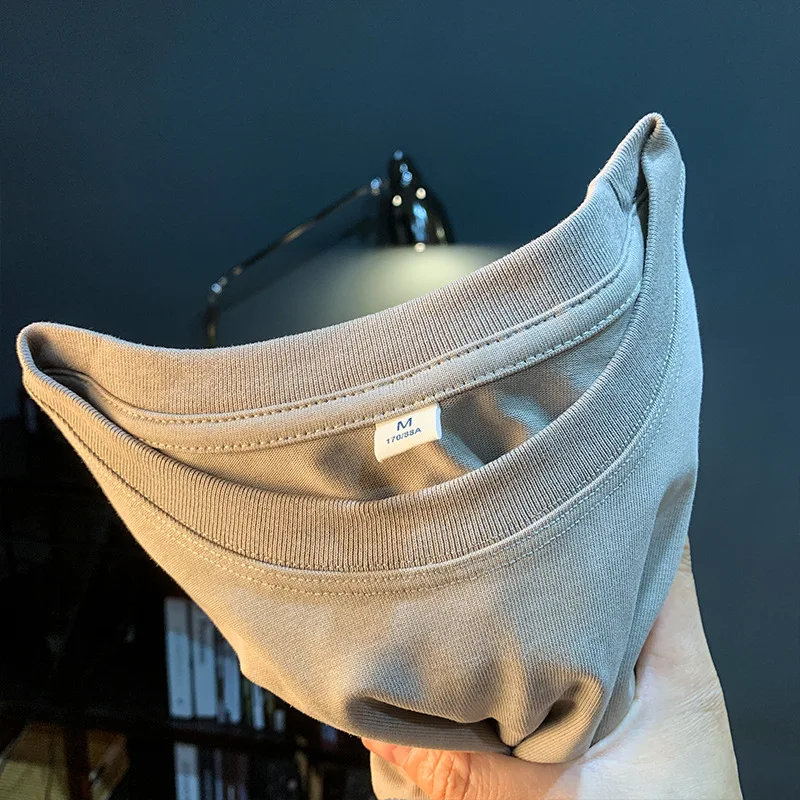 ملابس رجالية صيفية جديدة لعام 2025 مريحة تسمح بمرور الهواء بأكمام قصيرة مطبوعة عصرية بنصف كم للرجال