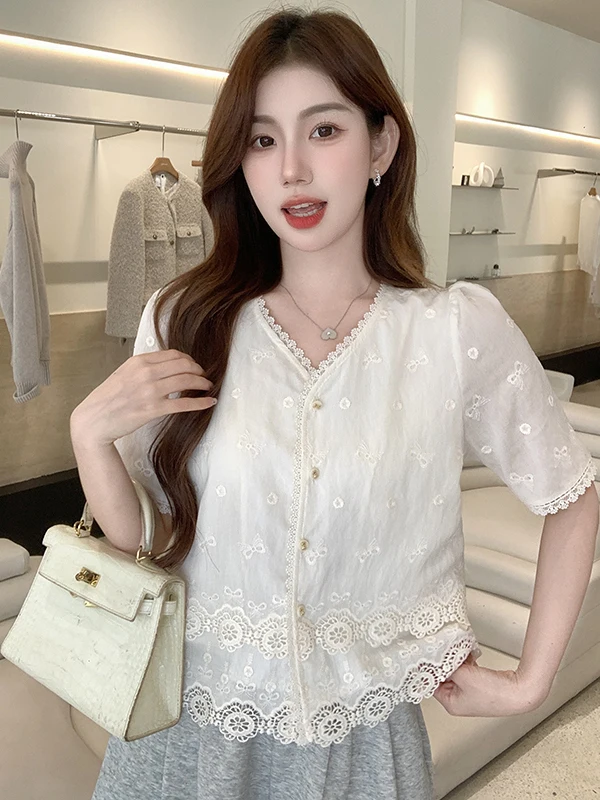 

Новая летняя женская блузка из чистого хлопка с вышивкой и кружевом, тонкий топ с V-образным вырезом, модная блузка в европейском стиле