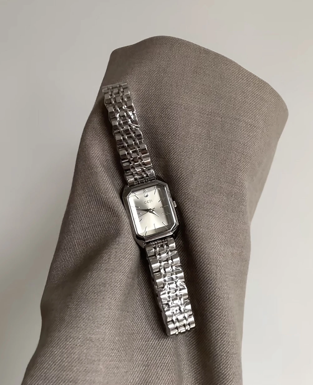 

Fashion swan highgrade square silvergray steel band commuter temperament fashion allmatch watch for womenHighend selectedwatches