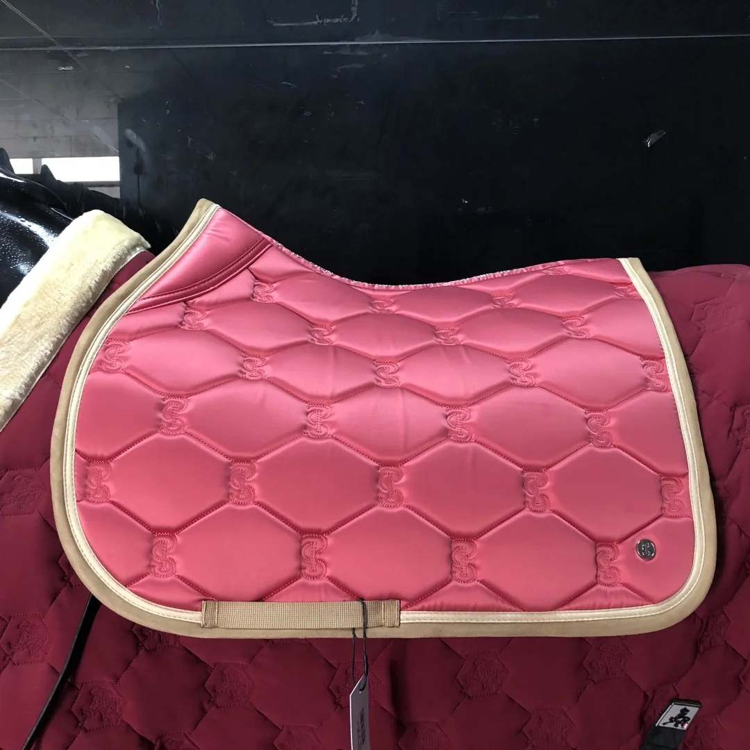 Perlengkapan Berkuda Produsen Peralatan Kuda Set Alas Pelana Logo Kustom Warna Solid Alas Pelana Berkualitas Tinggi untuk Dressage dan Balap