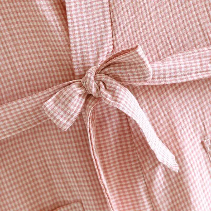 الربيع والصيف رقيقة صغيرة منقوشة تصميم المرأة البشاكير القطن نصف كم فساتين النوم مع حزام لارتداء المنزل