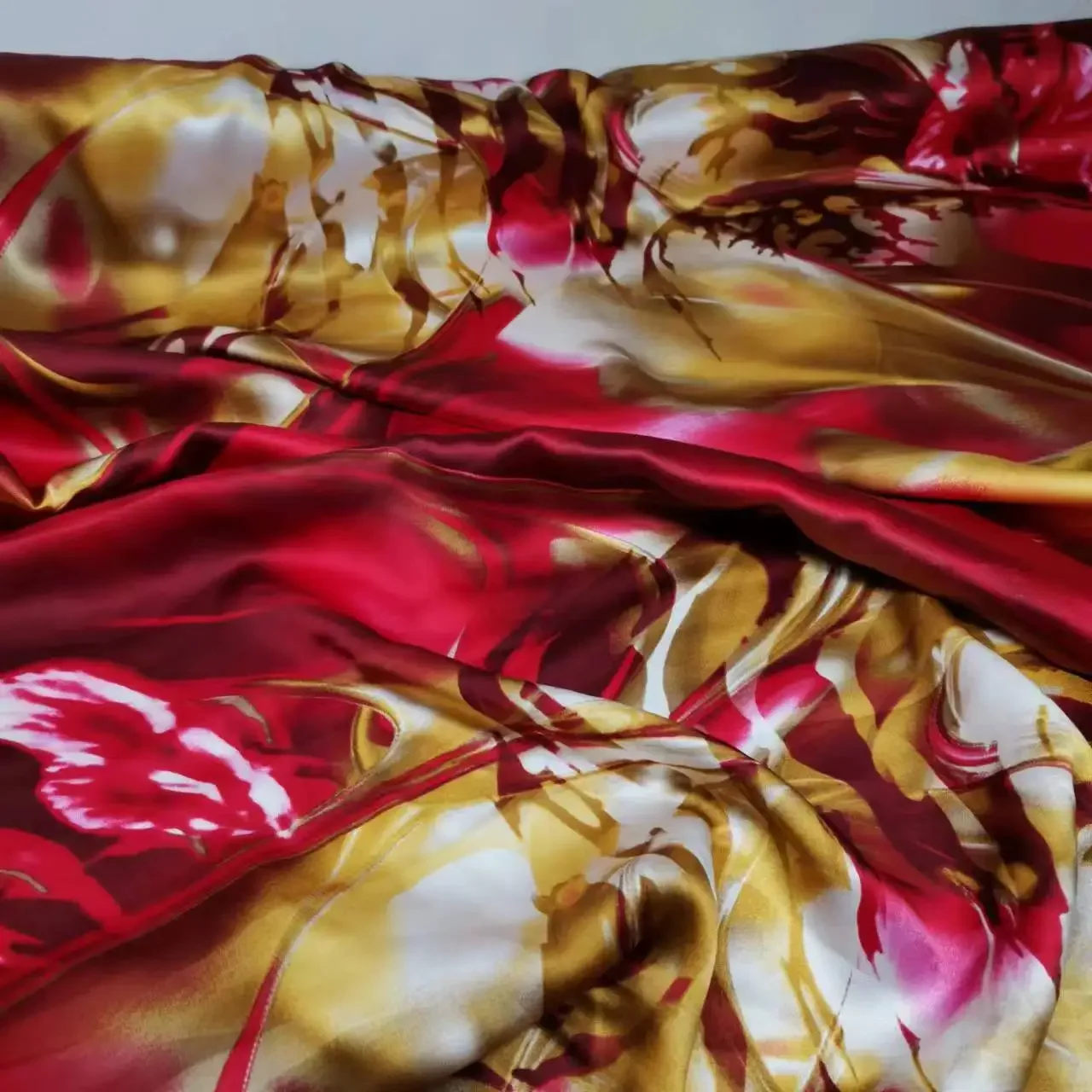 Pure Silk 19mm Crepe Charmeuse High Quality Luxury Dress Fabric Glossy 100% Breathable Material