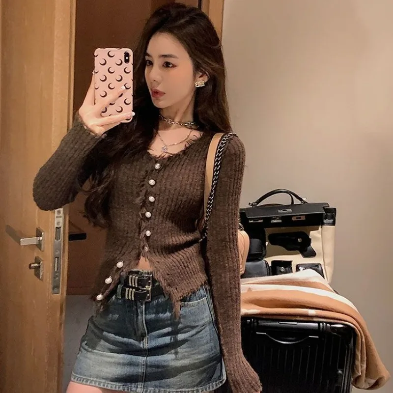 2023 New Spring Fashion Cardigan corto lavorato a maglia con scollo a v Solid Slim Fit Office Lady Cropped Top eleganti maglioni con bottoni a maniche lunghe