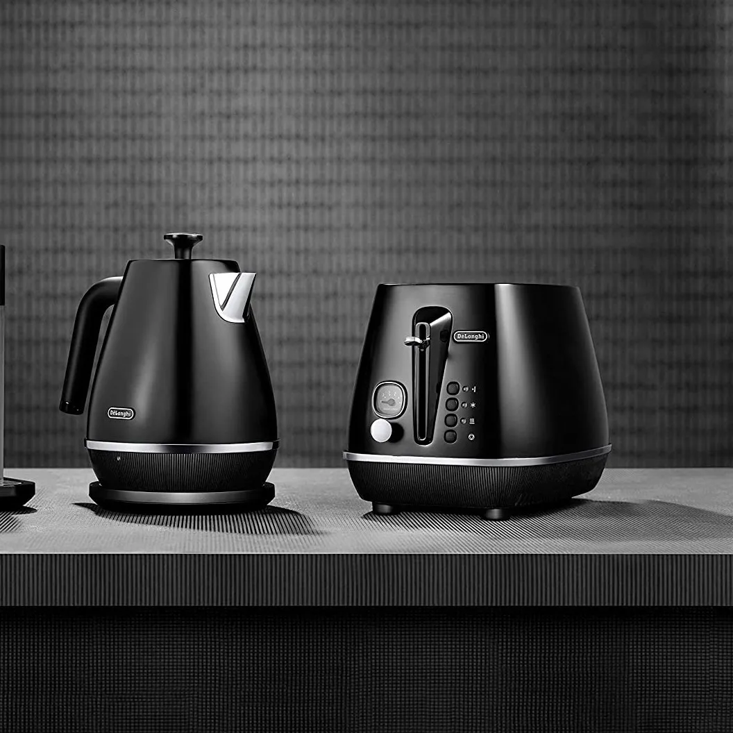 Delongh 1.7-liter electric kettle with matte metal surface