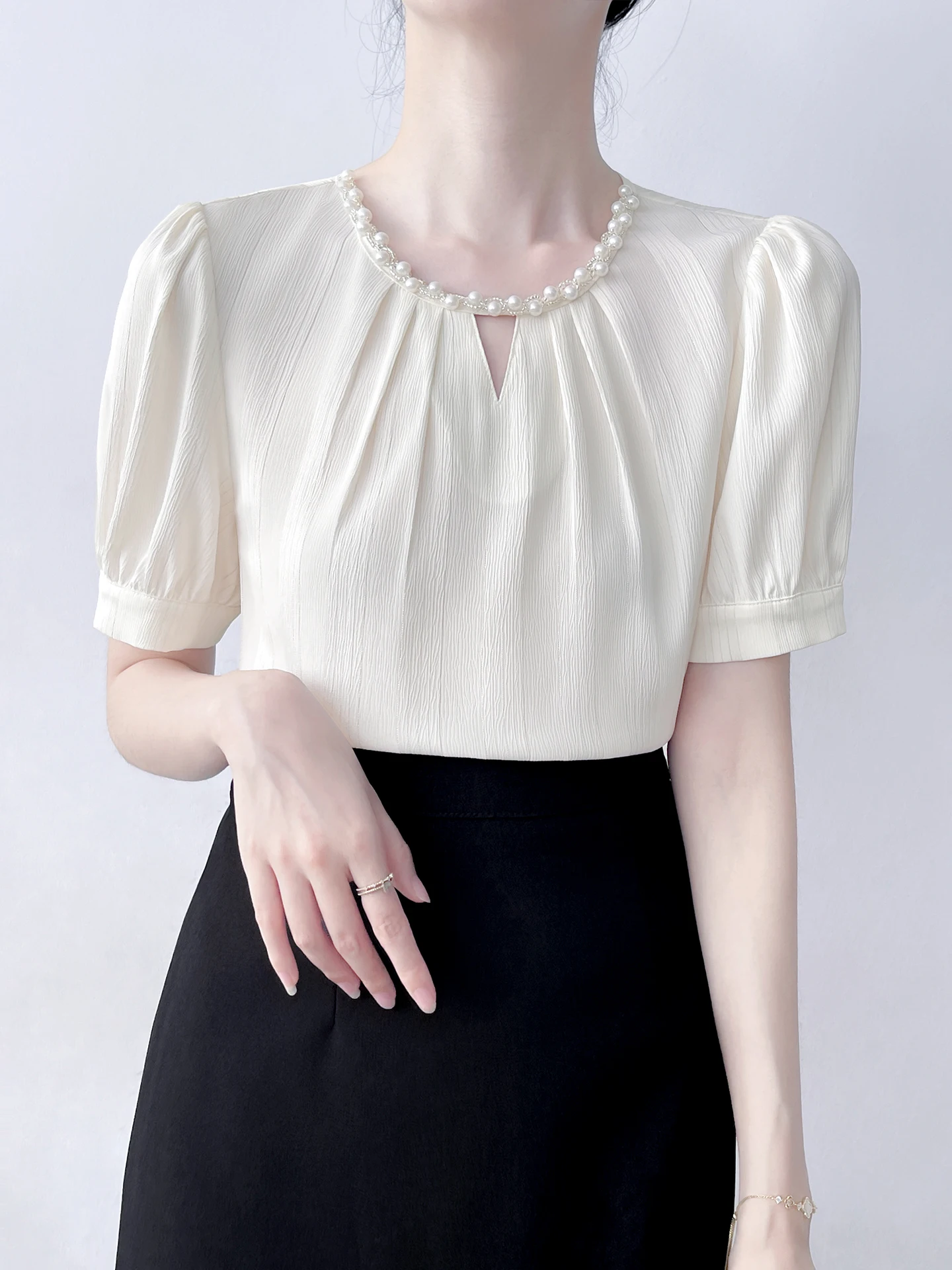 Korean Style Pearl Decorated Short Sleeve Chiffon Shirt round Neck Texture Feel Women's Summer New Vertical Stripe Pattern Top