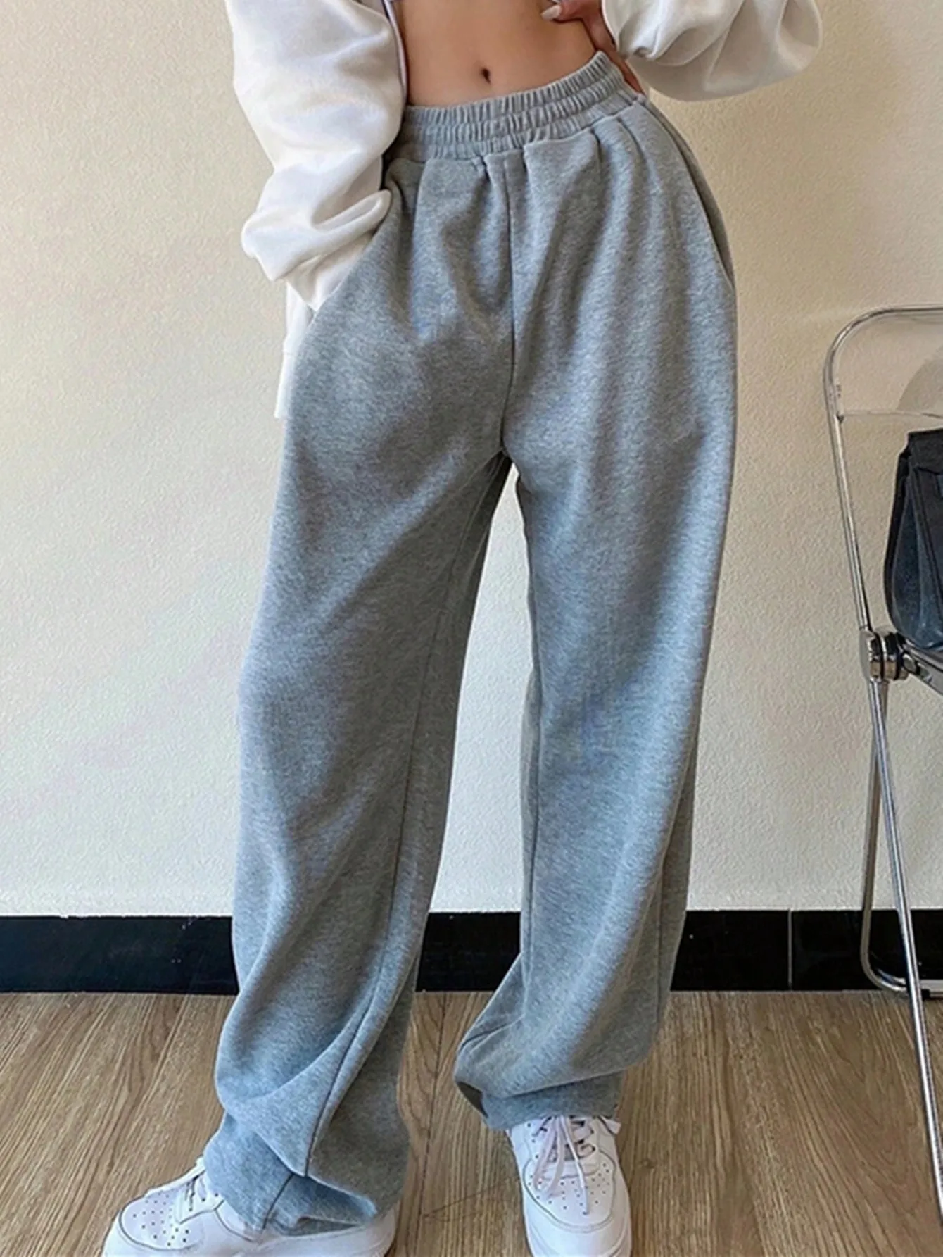 

Women's Solid Gray Elastic Waist Loose Fit Sweatpants for Casual Daily Wear