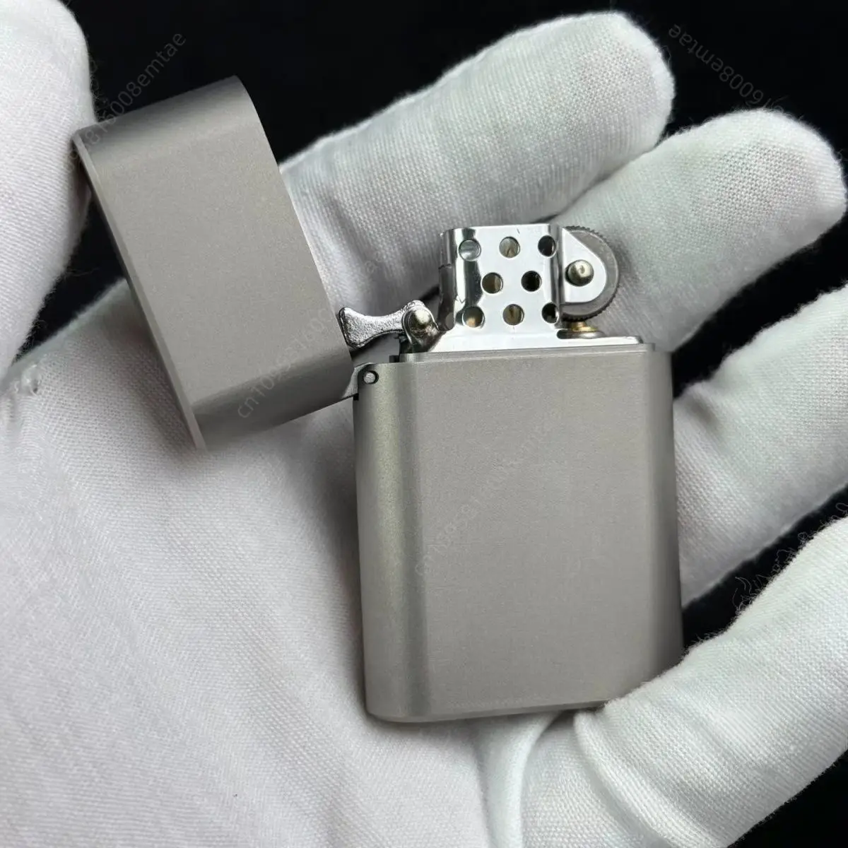 New titanium alloy ultra-thin rounded fuel lighter, windproof grinding wheel lighter, cigarette accessories, men's gift