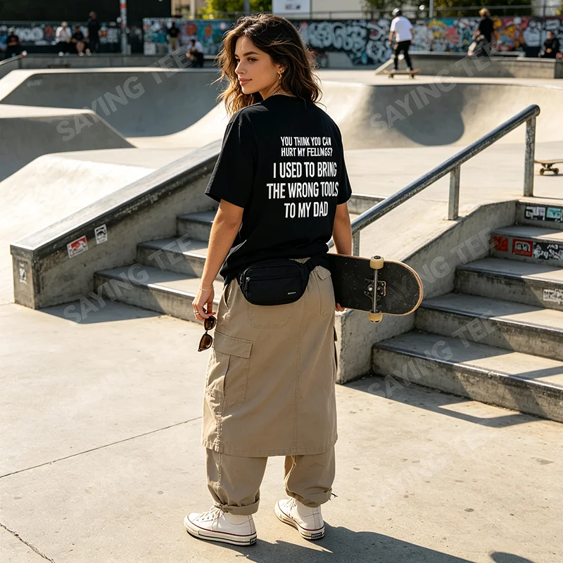 Du denkst, du kannst meine Gefühle verletzen? Ich habe einmal das falsche T-Shirt mit Y2K-Vater-Garage-Sarkasmus-Spruch getragen. Persönliches Baumwoll-Outfit. – Detail 4