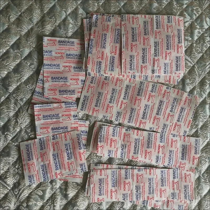 100Pcs Multi‑Shape Assorted PE Waterproof Band Aids Hemostatic Wound Dressing Plasters Household Wound Protection