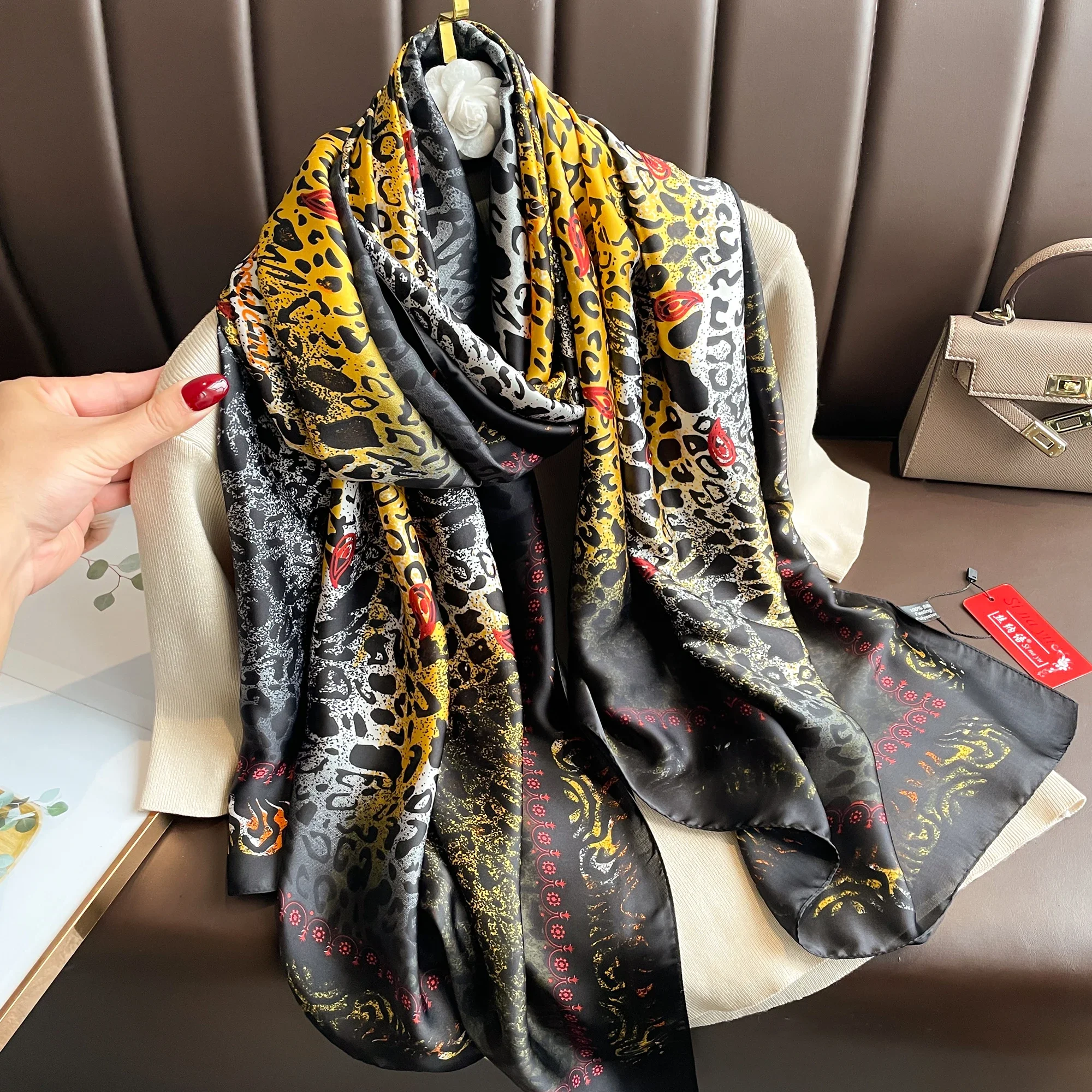 

2024 New Luxury Brand Silk Scarf Women Fashion Quality Soft Scarves Female Shawls Foulard Bandana Beach Cover-ups Wraps