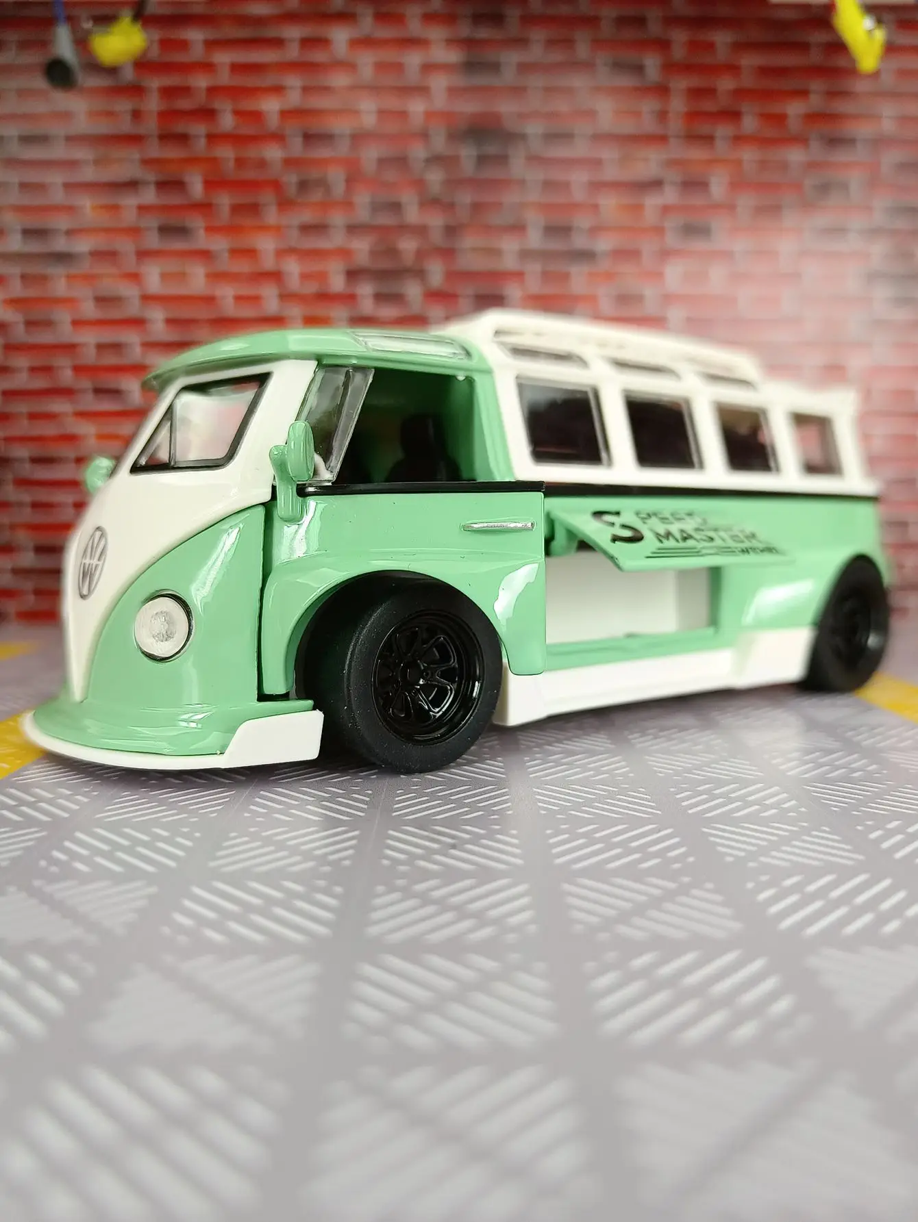 1:32 Bus T1 Modified Alloy Diecast Scale Metal VW Collection Car Models Vehicle Kid Toy Car Holiday Gifts Box