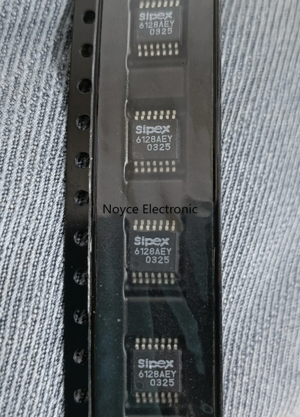 

Original SP6128AEY silkscreen SIPEX6128AE 6128AE package TSSOP14 switch controller /10 pcs