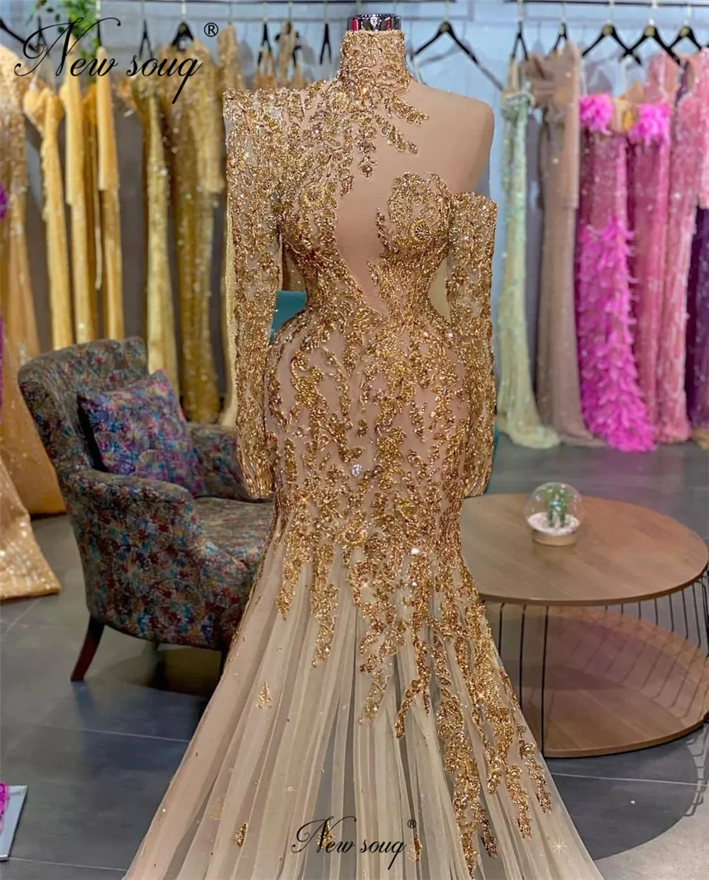 Abito da celebrità arabo lungo treno personalizzato abiti da sera con perline 3D Dubai Couture abiti da festa di nozze in oro con una spalla