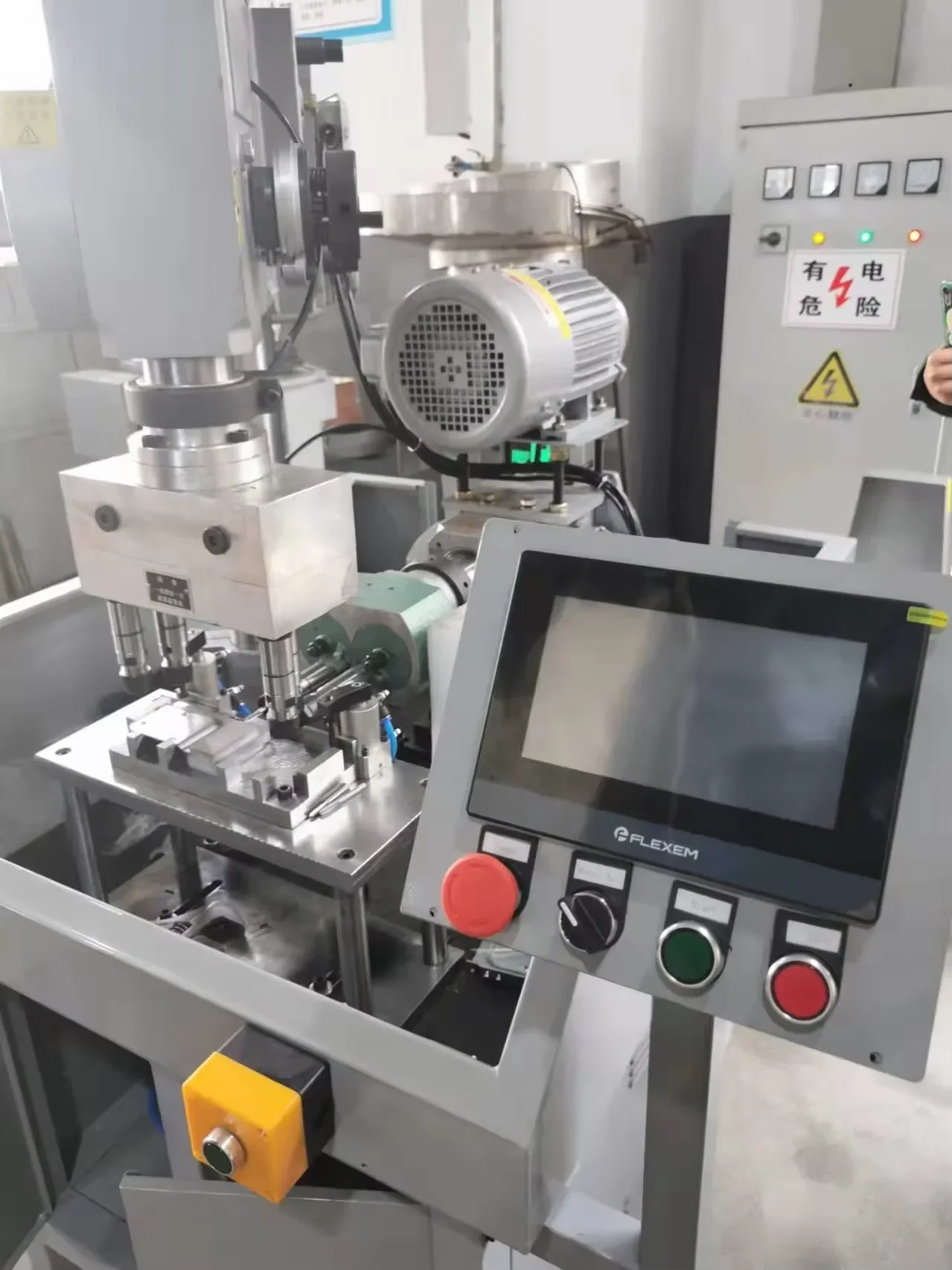 DK-I Tap-Breakage-Proof Horizontal Tapper for M8 Precision Internal Threads in Small Hardware Blind & Fine Holes
