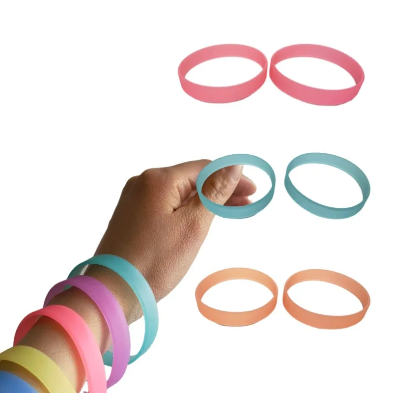 2PCS/lot Night Glow Hand Wristband Silicone Bracelet Simple Waterproof Sports Wristband Fashion Accessories for Men Women