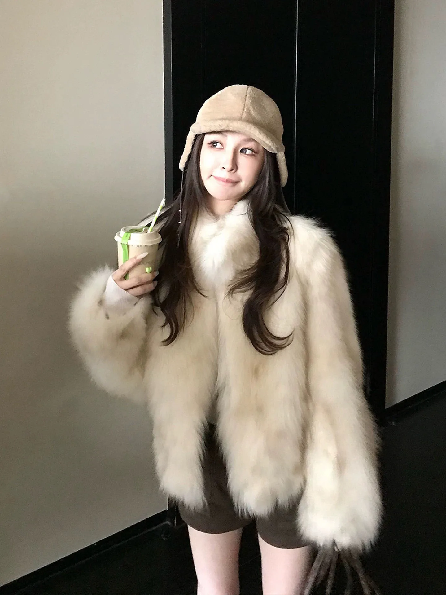 

Новинка 2023 года, женская шуба с тонким мехом, теплая, защита окружающей среды, окрашенная верхняя одежда из искусственного меха, повседневное зимнее пальто