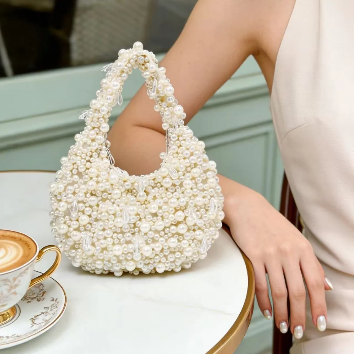 

26-летняя история: сумка для вечеринок ручной работы с имитацией жемчуга и кристаллов, легкая роскошь, высококачественное исполнение, универсальная женская сумочка для вечеринок.