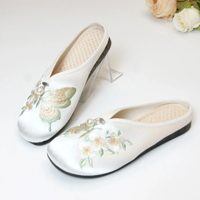 Woman Beautiful Butterfly Floral Embroidery Slippers Simple and Elegant Chinese Style Home Outdoor Casual Closed Toe Slippers image 3