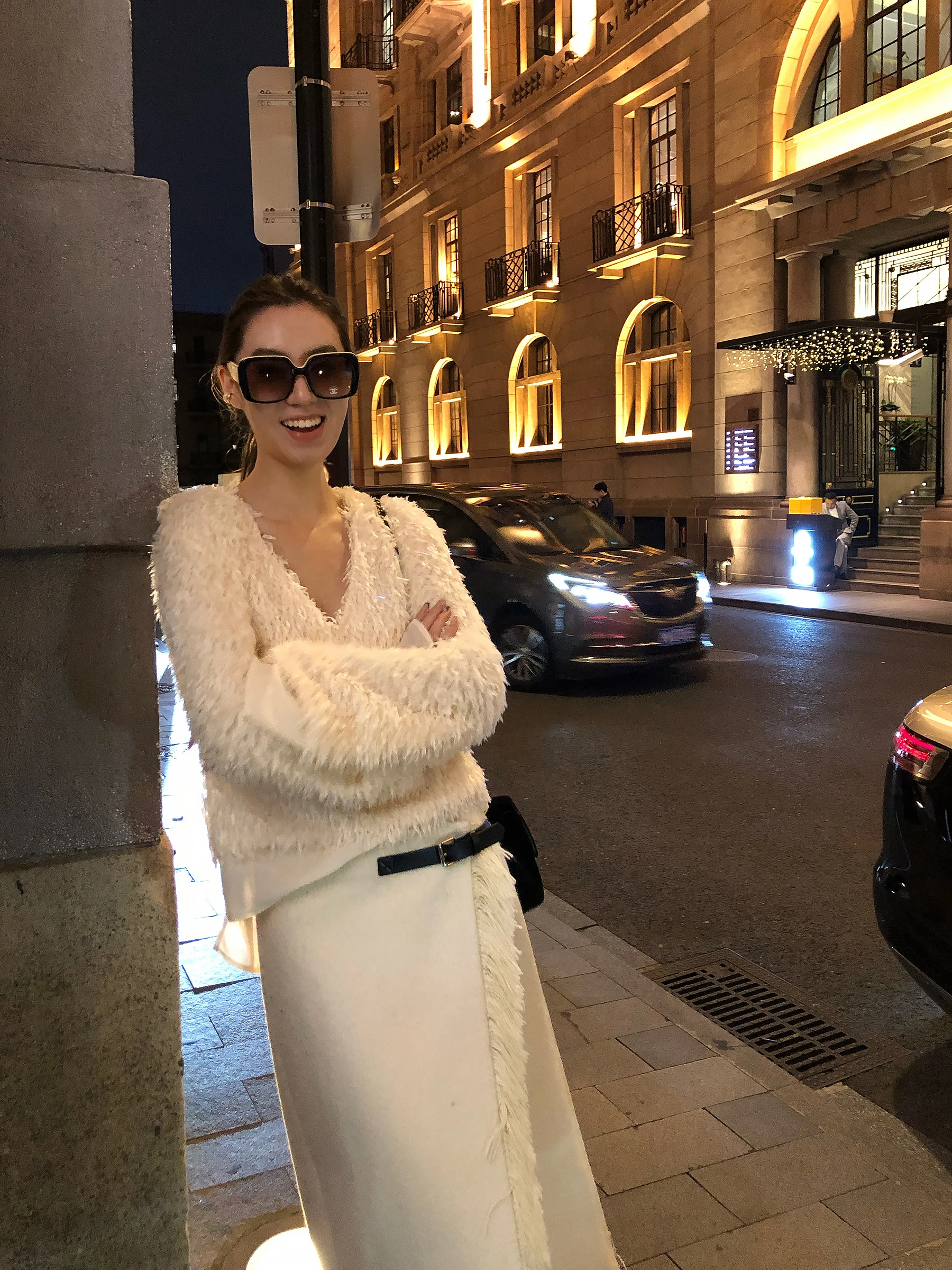 

Официальный топ Gakee из искусственного меха и шифона с V-образным вырезом, модный зимний новый повседневный свободный длинный свитер с кружевом для женщин