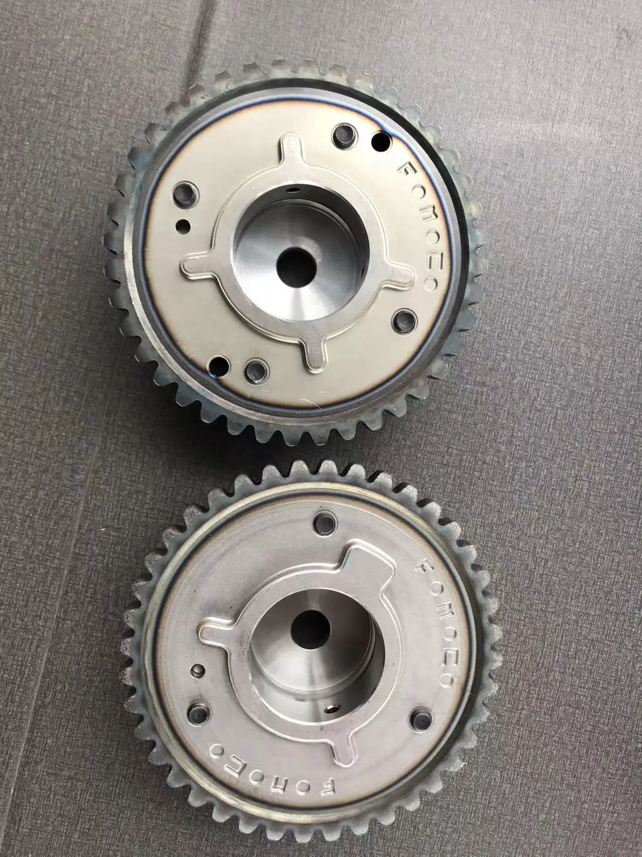 Lr095897lr033733 one pair of 2.0T gasoline timing sprocket VVT wheels are applicable to Land Rover Aurora discovery Shenxing