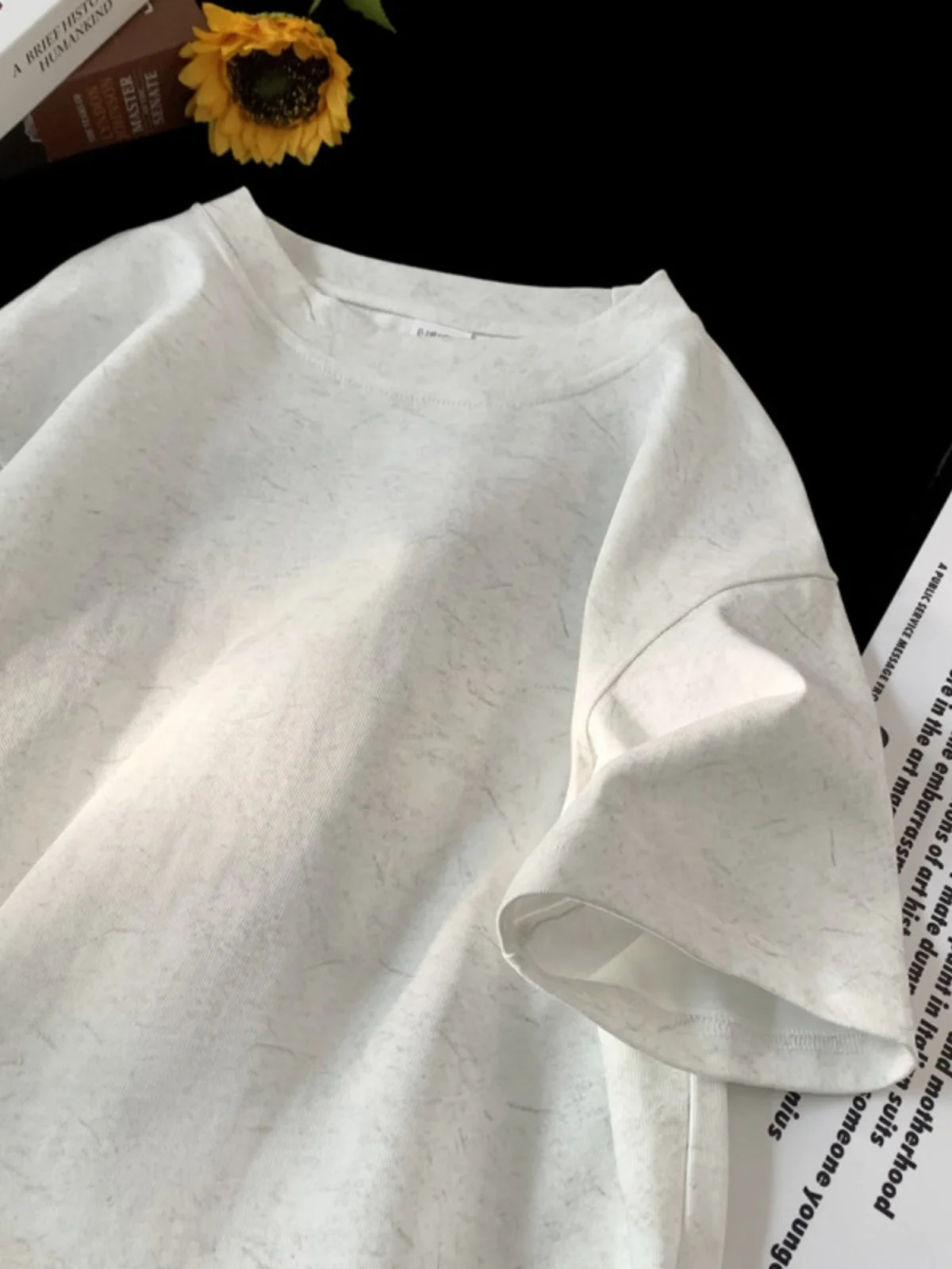 

Cotton Ice Silk Loose Fit Men's T-irt f Sve Summer Faionable Breathable Lightweight round Ne ort Sve