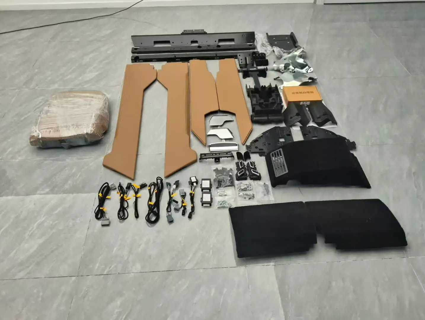 Hot Selling Leather Aero Seat Interior Upgrade Kit with Console for Range Rover Vogue 23-25