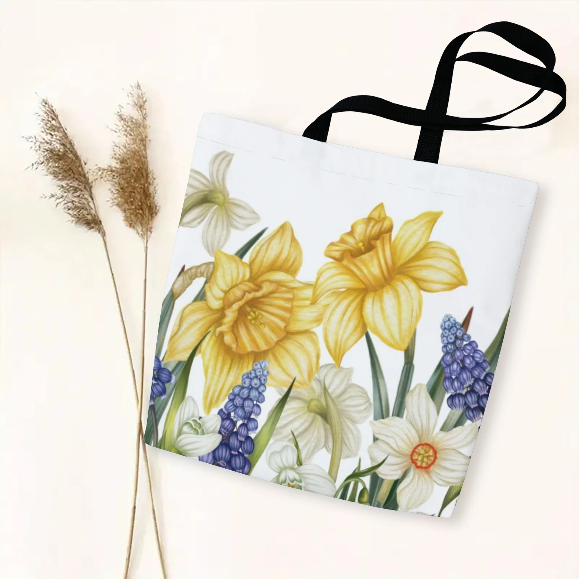 النرجس البري والعنب صفير Aficionado حقيبة تسوق قماشية للنساء الأزهار موضوع قابلة لإعادة الاستخدام حقيبة تسوق مثالية لمحبي فن الحديقة