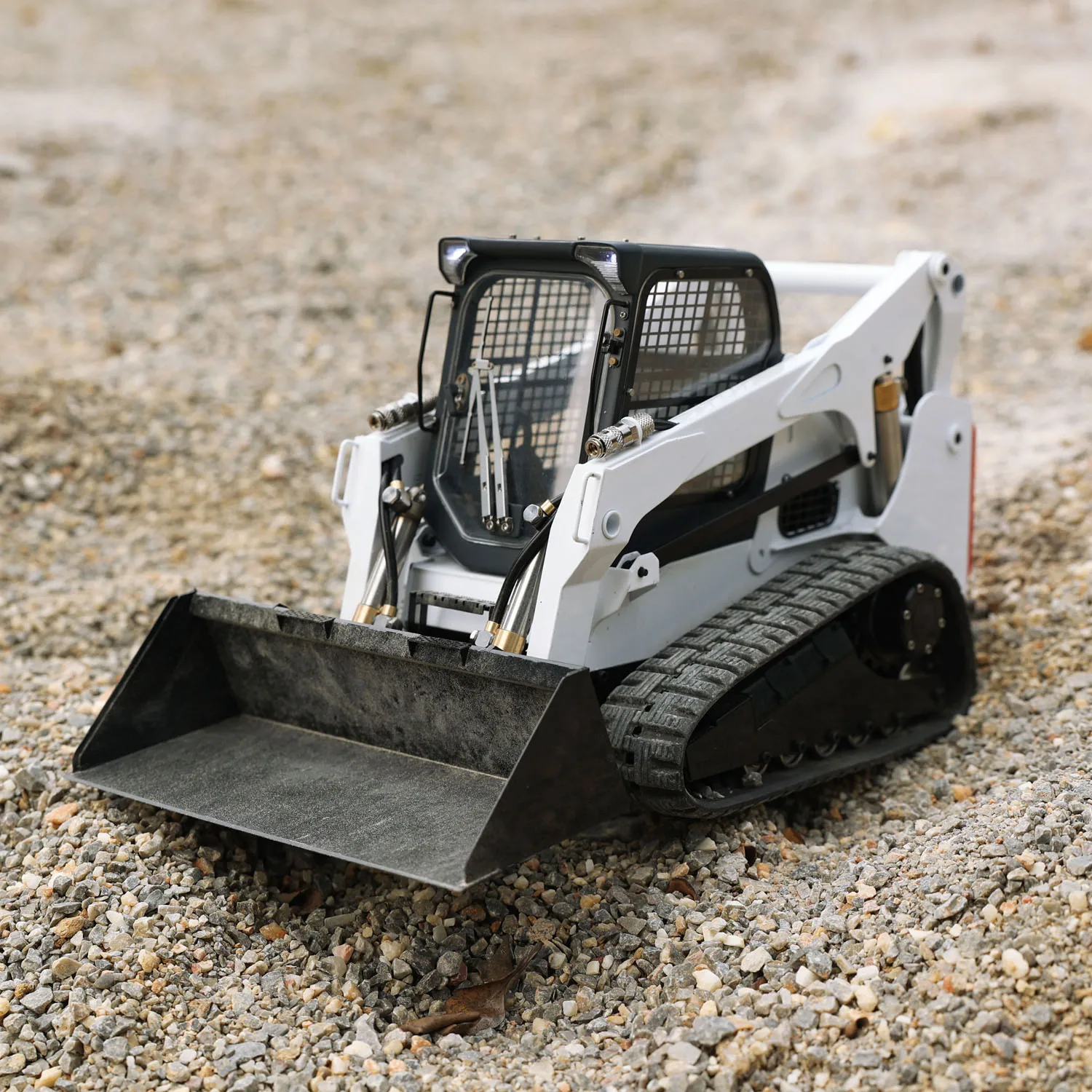 Toys 1/14 Scale SM770 RC Hydraulic Skid-Steer Tracked Loader Light Sound System Radio Control Truck Car Vehicle Toy Gift Model