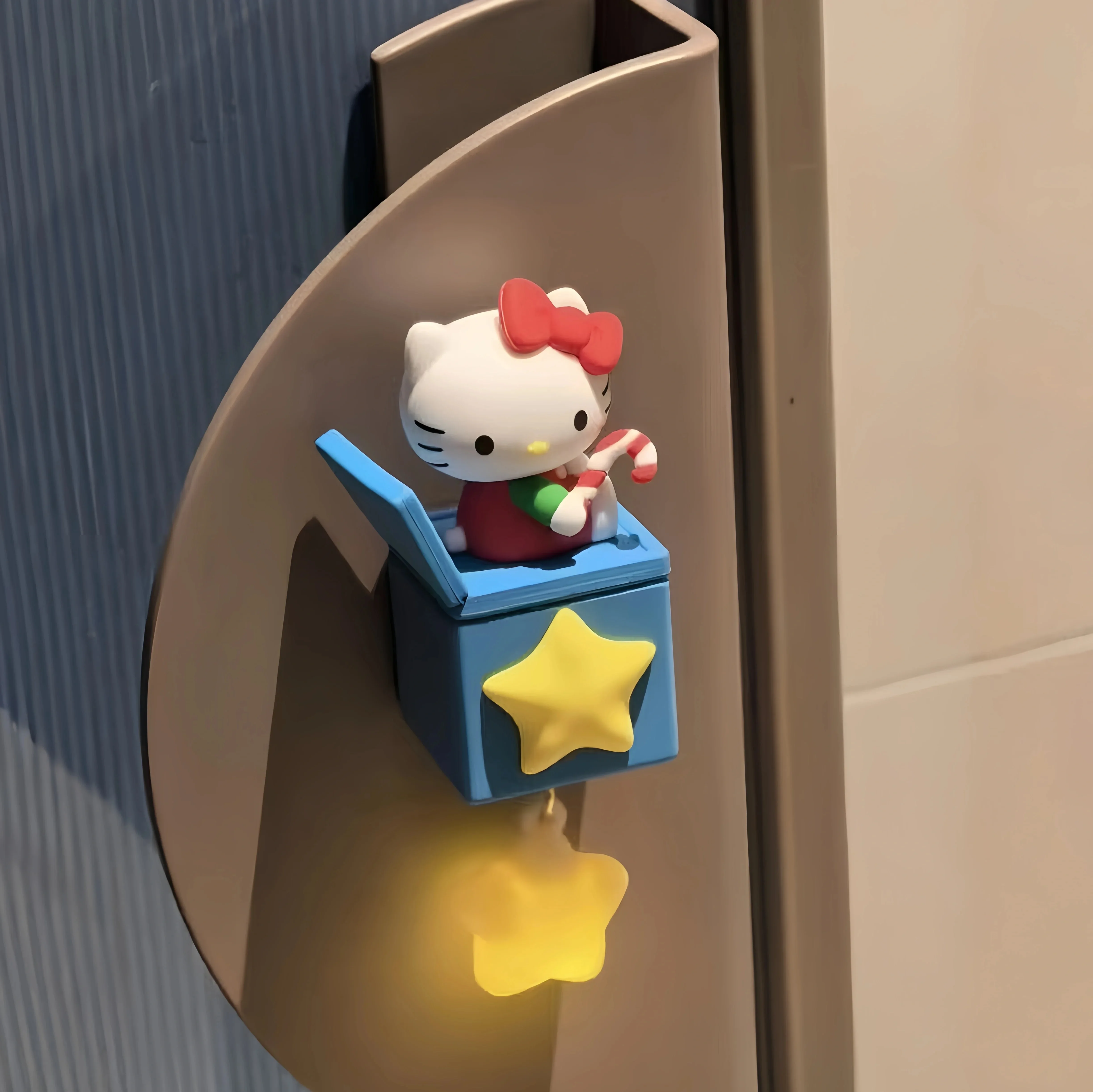 Adorable Hello Kitty Glowing Fridge Magnet Star Shaped Magnetic Luminous Ornament Home Restaurant Wall Decoration Sweet Gift view 6