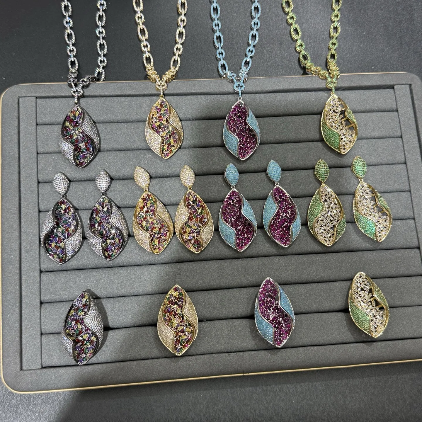 

Women's Micro-Inlaid Zircon Enamel Petal Necklace And Earrings Set Banquet Dress Accessory Jewelry Set