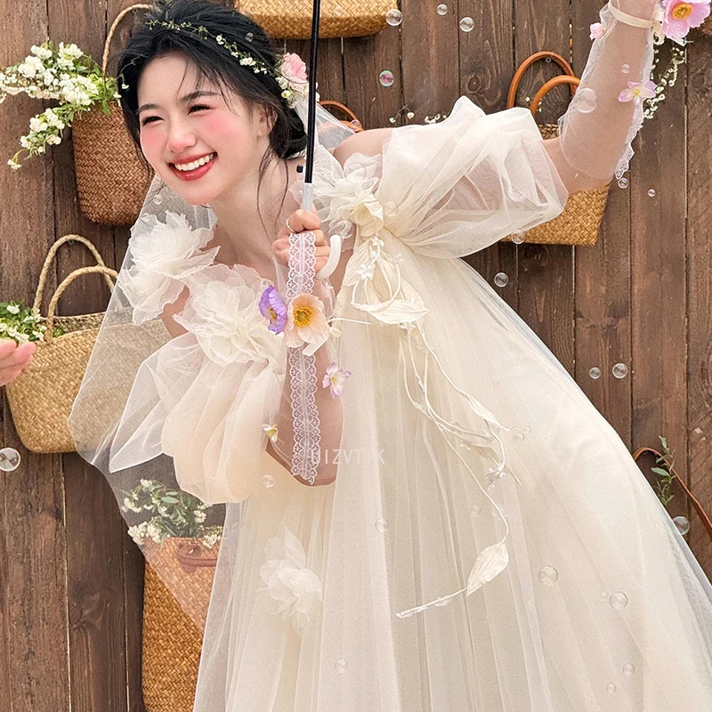 

White Elegant Loose A-Line Women Wedding Dresses Sweetheart Appliques Lace Flowers Bridal Gowns Simple Korea Backless Customized