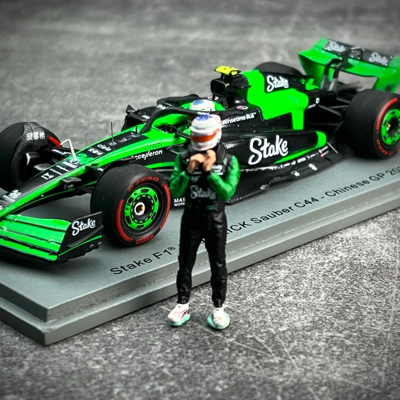 شرارة 1:43 متوفرة في المخزون، تشو قوانيو 2024 محطة شنغهاي Sobo C44 F1 نموذج محاكاة مصغر من الراتنج لسيارة السباق، زخارف للبالغين #3