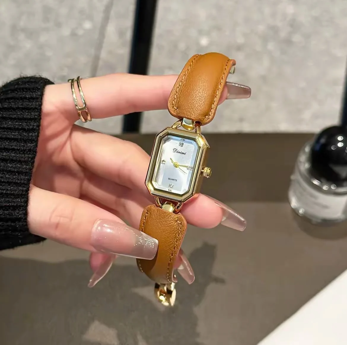 

French retro luxury quartz watch, simple and elegant, trendy for students, classic, automatic, gift for women, trend for 2025