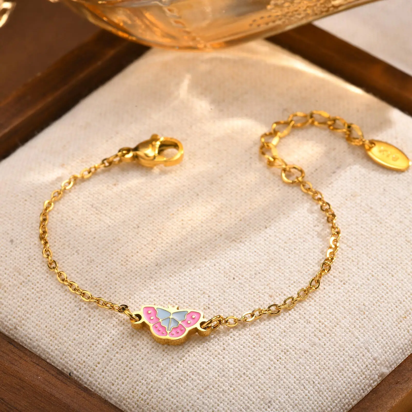 سوار على شكل فراشة للأطفال الأولاد والبنات، أساور من الفولاذ المقاوم للصدأ باللون الذهبي، هدية عيد ميلاد لحفلات الأطفال، لا تسبب الحساسية