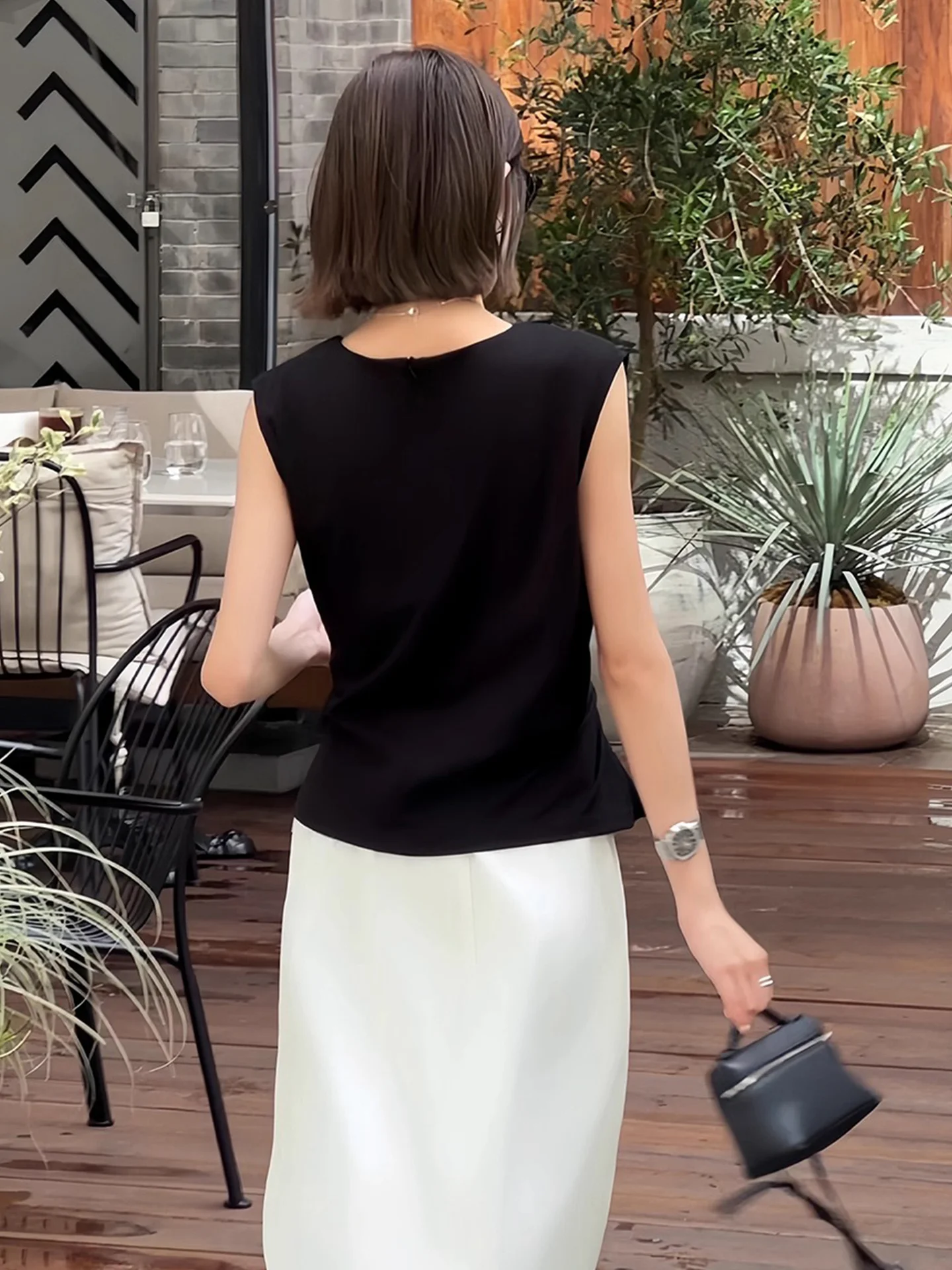 엘리 컬러 허리 조임 매듭 디자인 조끼 라운드 넥 풀오버 슬리밍 여름 탑 여성 패션 출퇴근 스타일