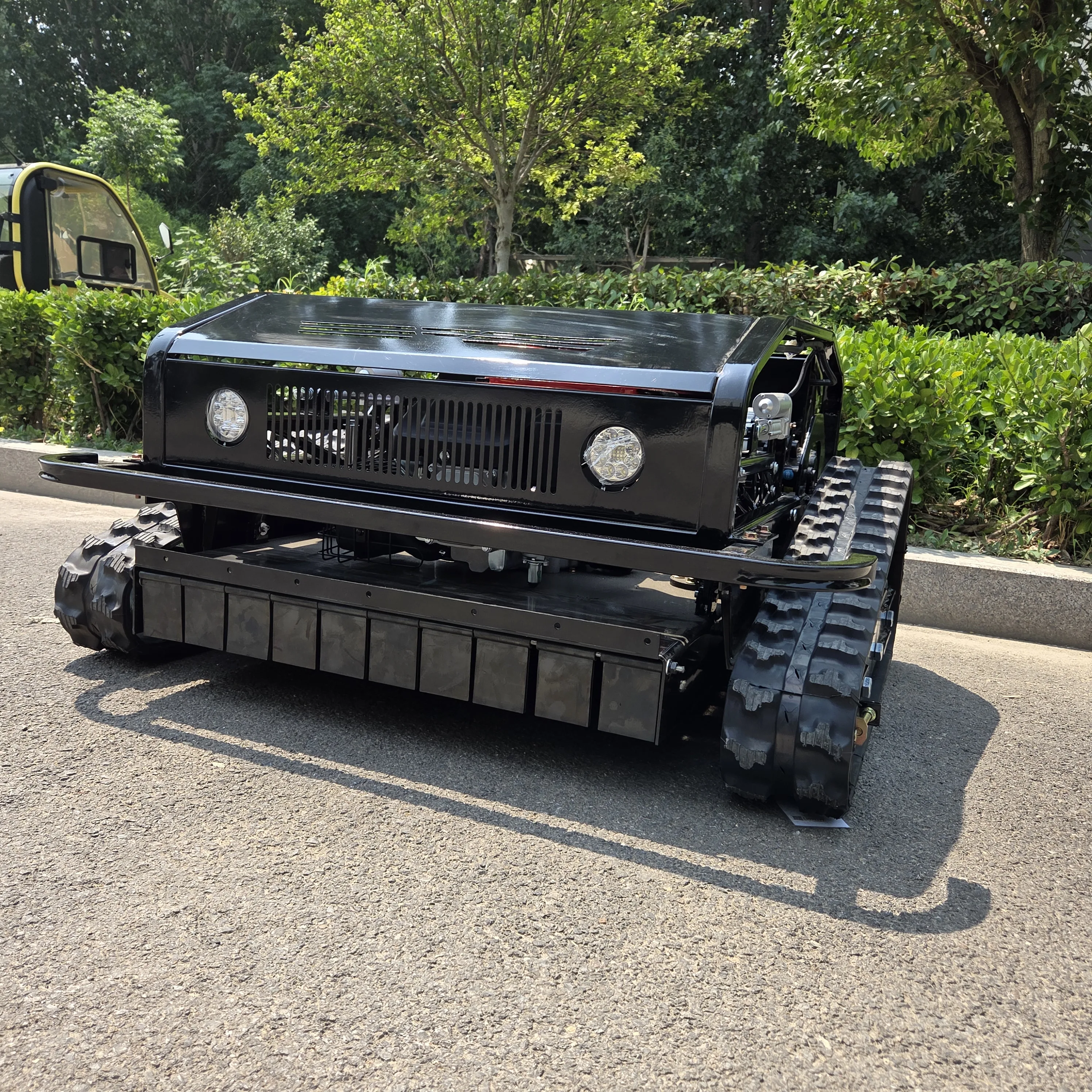 Новейшая газонокосилка с дистанционным управлением, коммерческая эффективность, эффективное удаление сорняков.