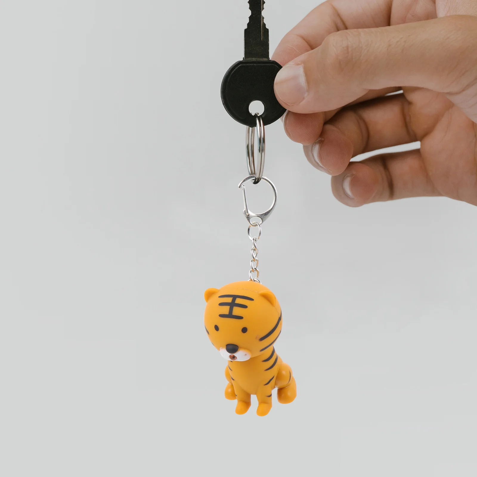 5Pcs Animal Keychains Light Up Flashlight Sound Party Favors Kids Boys Girls Keychains Key Chains Keyrings Funny Keychain