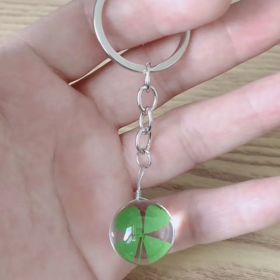 Lucky Green Dry Four Leaf Clover Crystal Ball Keychain Dry Flower Double Sided Keychain Women Handbag Lucky Pendant Fashion Gift